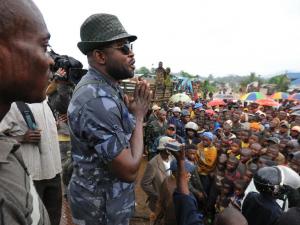 Le chef de guerre Ntabo Ntaberi Sheka lors d'un meeting en novembre 2011 (photo d'archives)