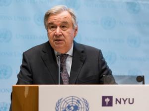 Le Secrétaire général de l’ONU, Antonio Guterres, s’exprimant à NYU Stern School of Business sur les changements climatiques à New York (USA). Photo UN